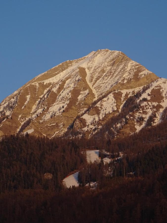 Appartement Offrant Une Magnifique Vue Des Montagnes แซงต์-เลแฌร์-เลส์-เมแลซ ภายนอก รูปภาพ