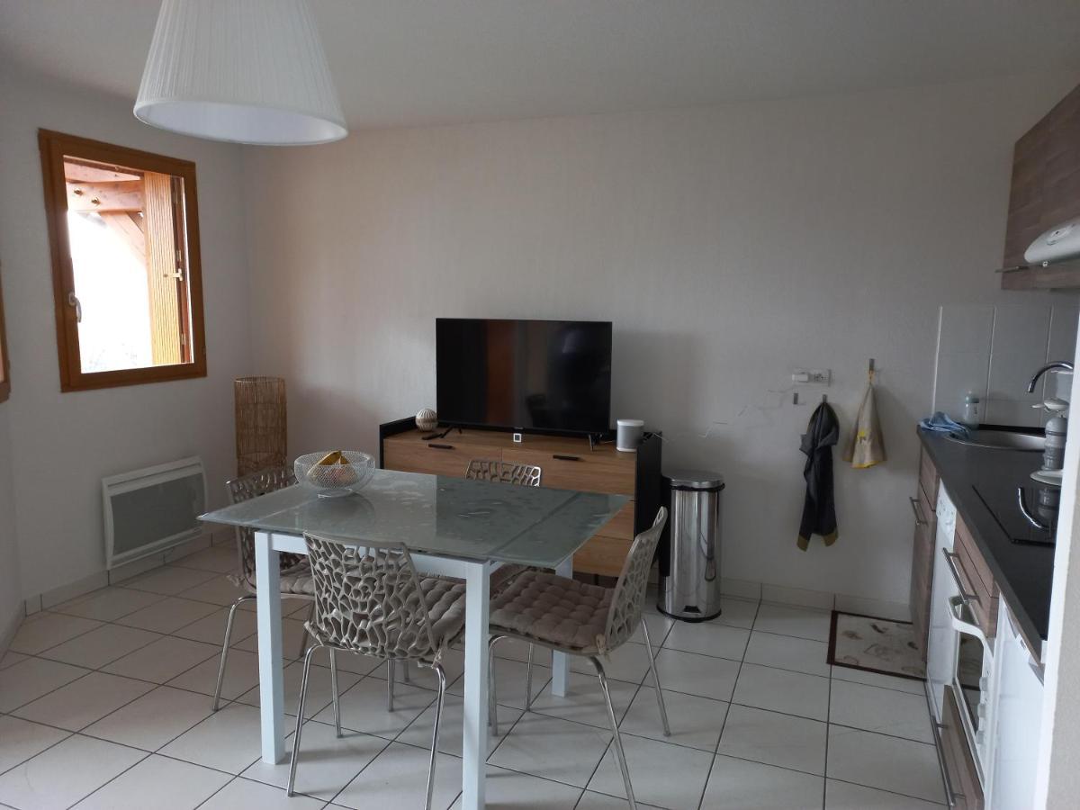 Appartement Offrant Une Magnifique Vue Des Montagnes แซงต์-เลแฌร์-เลส์-เมแลซ ภายนอก รูปภาพ