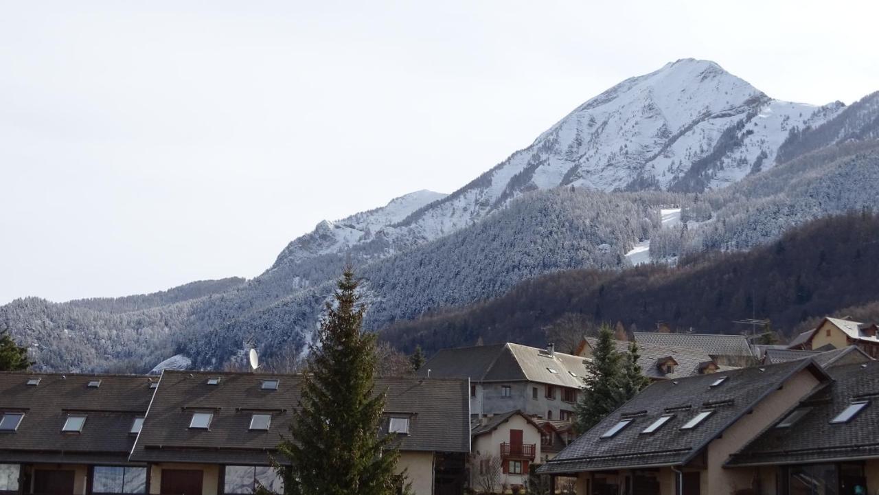 Appartement Offrant Une Magnifique Vue Des Montagnes แซงต์-เลแฌร์-เลส์-เมแลซ ภายนอก รูปภาพ