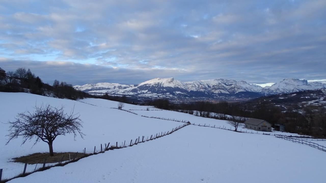 Appartement Offrant Une Magnifique Vue Des Montagnes แซงต์-เลแฌร์-เลส์-เมแลซ ภายนอก รูปภาพ